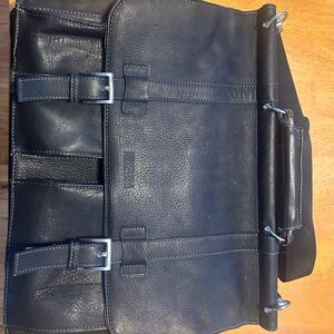 Kenneth Cole Reaction Black
Genuine Leather Flap Over
Messenger